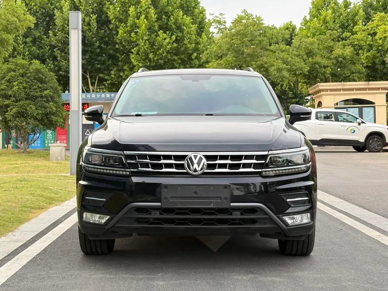 Volkswagen Tiguan L 2017 330TSI Automatic Two-Drive Ultimate exterior photo 2 Volkswagen Tiguan L 2017 330TSI Automatic Two-Drive Ultimate exterior photo 2