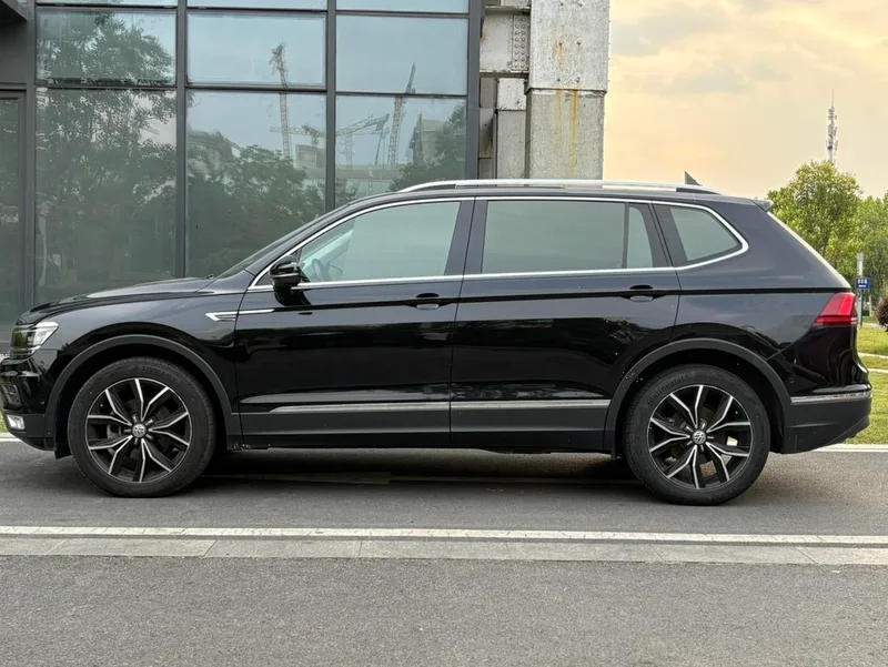 Volkswagen Tiguan L 2017 330TSI Automatic Two-Drive Ultimate exterior photo 3 Volkswagen Tiguan L 2017 330TSI Automatic Two-Drive Ultimate exterior photo 3