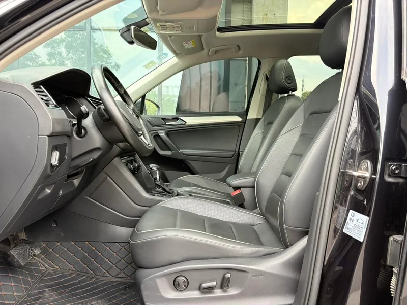 Volkswagen Tiguan L 2017 330TSI Automatic Two-Drive Ultimate interior photo 6 Volkswagen Tiguan L 2017 330TSI Automatic Two-Drive Ultimate interior photo 6
