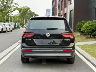 Volkswagen Tiguan L 2017 330TSI Automatic Two-Drive Ultimate interior photo 8 Volkswagen Tiguan L 2017 330TSI Automatic Two-Drive Ultimate interior photo 8