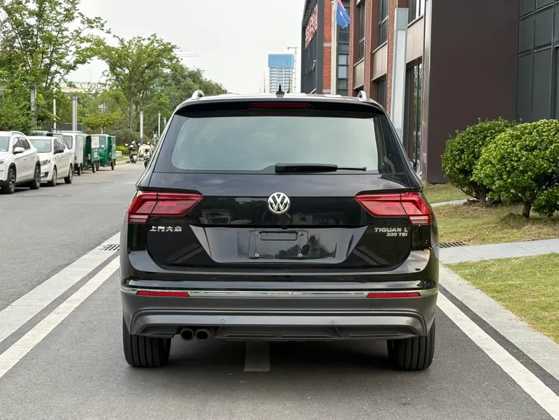 Volkswagen Tiguan L 2017 330TSI Automatic Two-Drive Ultimate interior photo 8 Volkswagen Tiguan L 2017 330TSI Automatic Two-Drive Ultimate interior photo 8