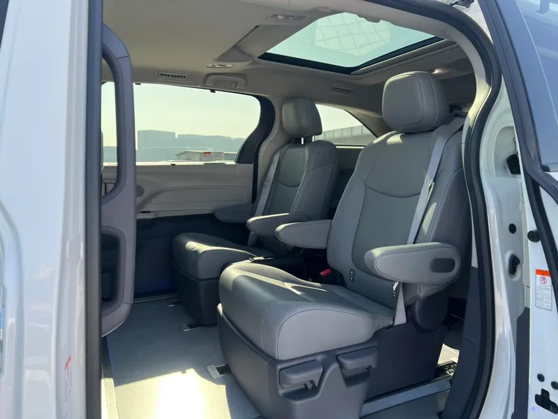 Toyota Granvia 2023 Intelligent electric hybrid double engine 2.5L Noble PLUS interior photo 9 Toyota Granvia 2023 Intelligent electric hybrid double engine 2.5L Noble PLUS interior photo 9
