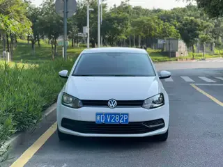 Volkswagen Polo 2016 1.4L Automatic fashion type exterior photo 2 Volkswagen Polo 2016 1.4L Automatic fashion type exterior photo 2