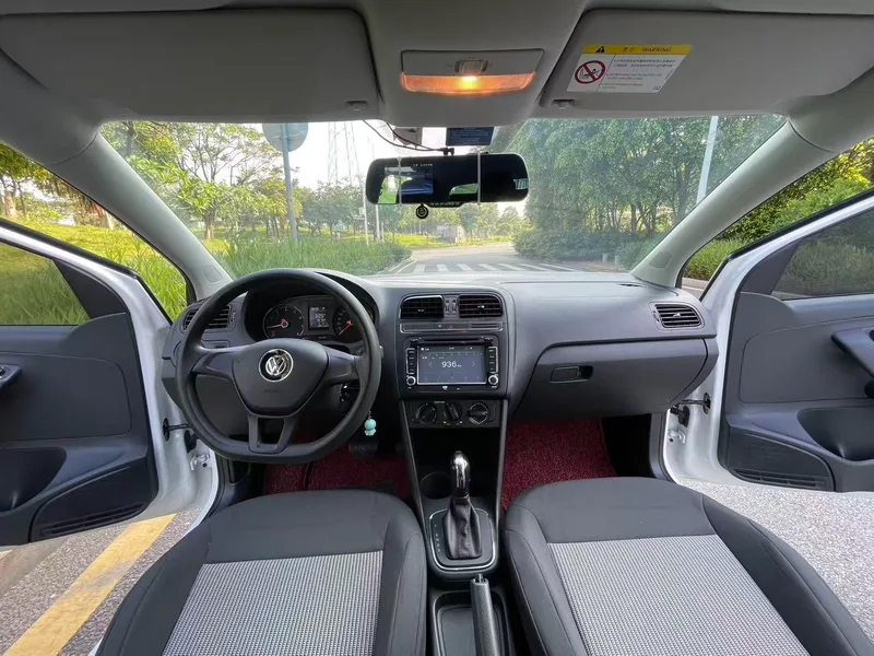 Volkswagen Polo 2016 1.4L Automatic fashion type interior photo 6 Volkswagen Polo 2016 1.4L Automatic fashion type interior photo 6