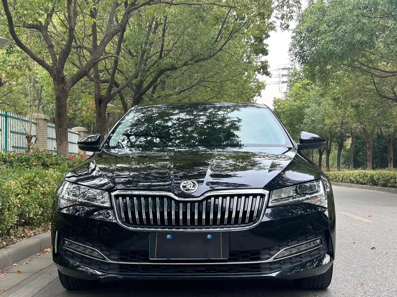 Skoda Superb 2019 Restyling TSI330 DSG Comfort Edition exterior photo 2