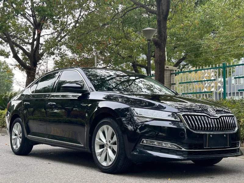 Skoda Superb 2019 Restyling TSI330 DSG Comfort Edition exterior photo 3