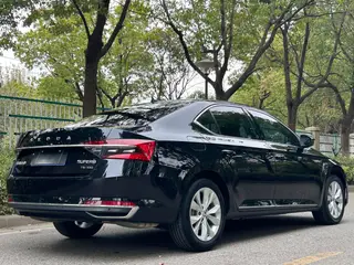 Skoda Superb 2019 Restyling TSI330 DSG Comfort Edition exterior photo 4