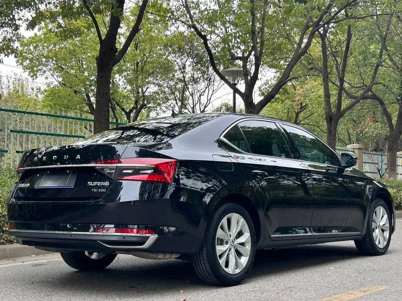 Skoda Superb 2019 Restyling TSI330 DSG Comfort Edition exterior photo 4