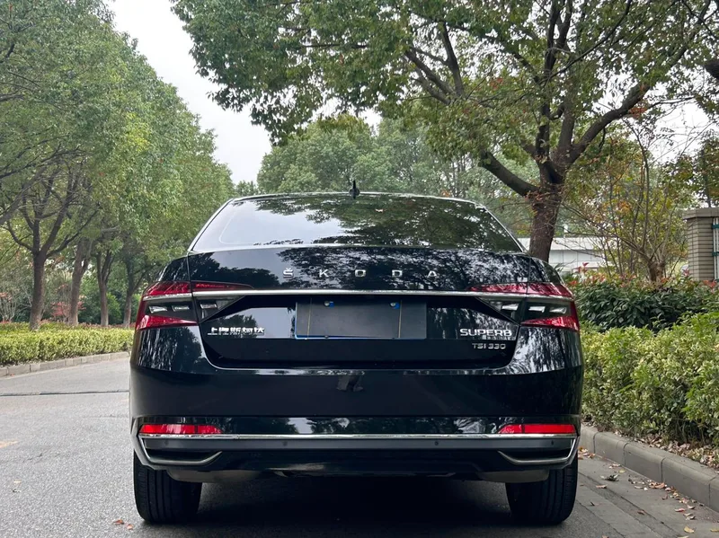 Skoda Superb 2019 Restyling TSI330 DSG Comfort Edition exterior photo 5