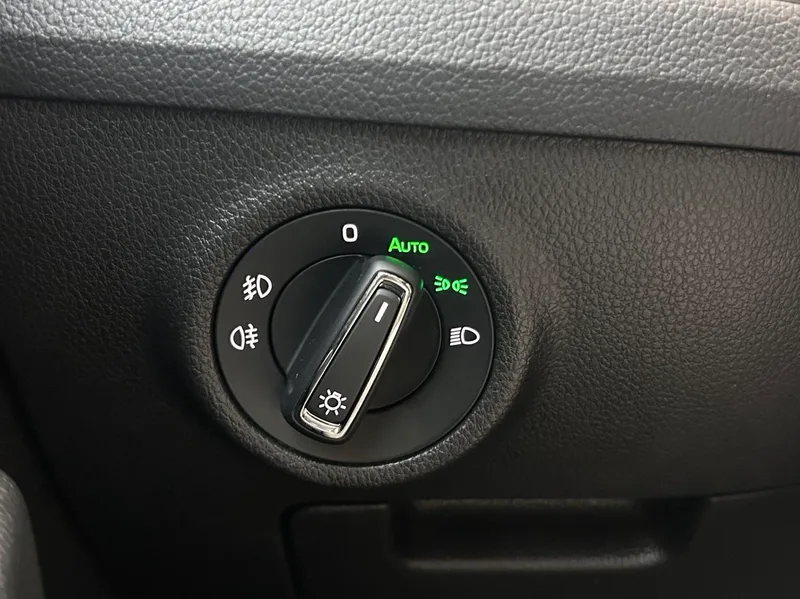 Skoda Superb 2019 Restyling TSI330 DSG Comfort Edition interior photo 14