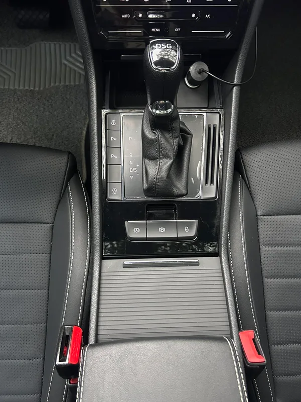 Skoda Superb 2019 Restyling TSI330 DSG Comfort Edition interior photo 16