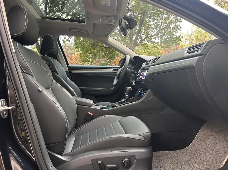 Skoda Superb 2019 Restyling TSI330 DSG Comfort Edition interior photo 20