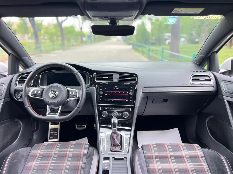 Volkswagen Golf GTI 2018 2.0TSI GTI interior photo 14 Volkswagen Golf GTI 2018 2.0TSI GTI interior photo 14