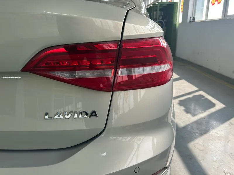 Volkswagen Lavida 2019 1.5L Automatic Comfort Version Country VI exterior photo 8 Volkswagen Lavida 2019 1.5L Automatic Comfort Version Country VI exterior photo 8