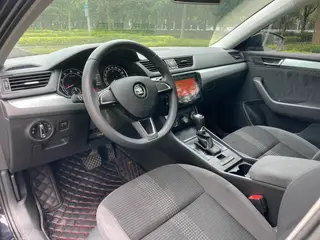 Skoda Superb 2016 TSI330 DSG Line Creation Edition interior photo 14 Skoda Superb 2016 TSI330 DSG Line Creation Edition interior photo 14