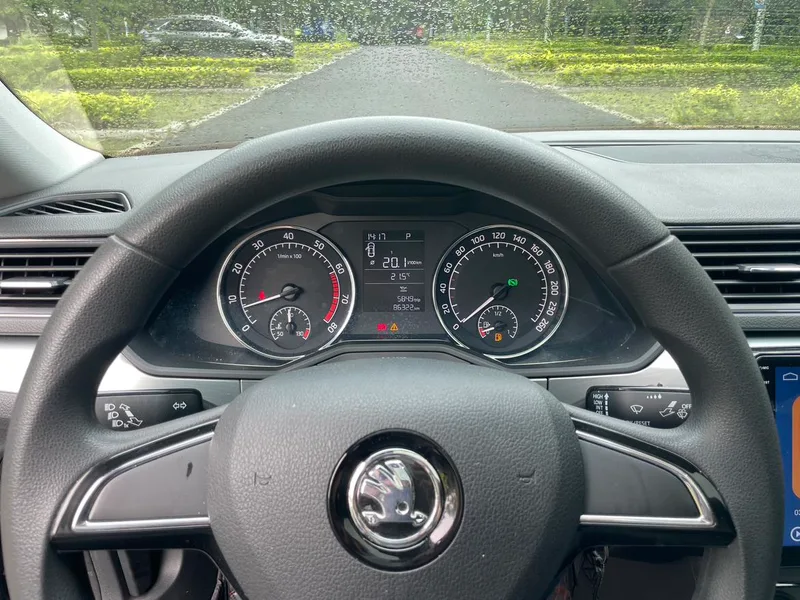 Skoda Superb 2016 TSI330 DSG Line Creation Edition interior photo 15 Skoda Superb 2016 TSI330 DSG Line Creation Edition interior photo 15