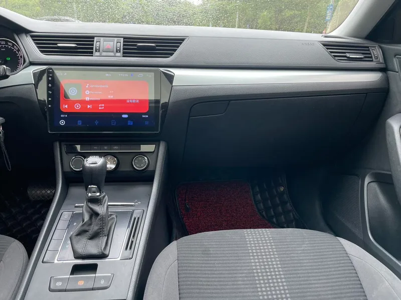 Skoda Superb 2016 TSI330 DSG Line Creation Edition interior photo 16 Skoda Superb 2016 TSI330 DSG Line Creation Edition interior photo 16