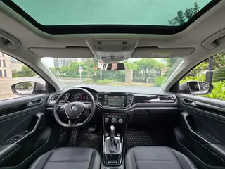 Volkswagen T-Cross 2020 280TSI DSG Modèle de luxe à deux roues motrices intérieur photo 9 Volkswagen T-Cross 2020 280TSI DSG Modèle de luxe à deux roues motrices intérieur photo 9