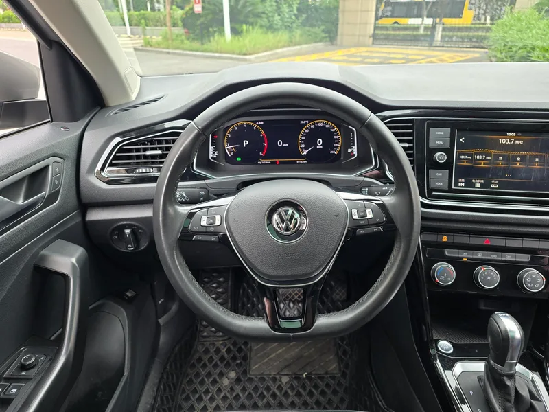 Volkswagen T-Cross 2020 280TSI DSG Modèle de luxe à deux roues motrices intérieur photo 10 Volkswagen T-Cross 2020 280TSI DSG Modèle de luxe à deux roues motrices intérieur photo 10