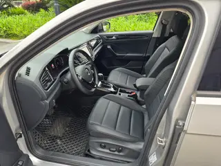 Volkswagen T-Cross 2020 280TSI DSG Modèle de luxe à deux roues motrices intérieur photo 12 Volkswagen T-Cross 2020 280TSI DSG Modèle de luxe à deux roues motrices intérieur photo 12
