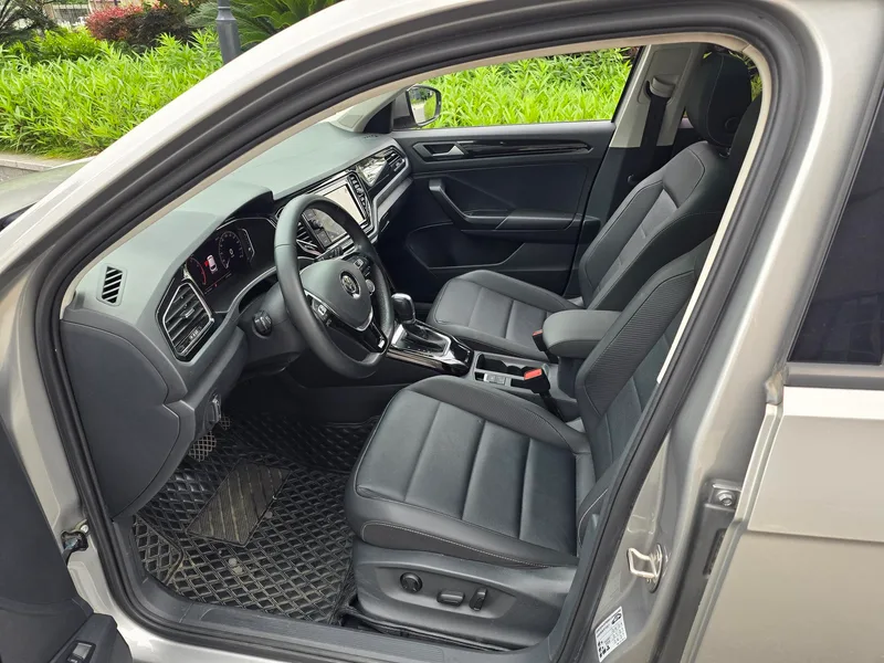 Volkswagen T-Cross 2020 280TSI DSG Modèle de luxe à deux roues motrices intérieur photo 12 Volkswagen T-Cross 2020 280TSI DSG Modèle de luxe à deux roues motrices intérieur photo 12