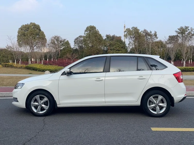 Skoda Rapid Spaceback 2019 Restyling 1.5L Automatic Comfort Version China V interior photo 11