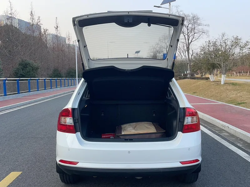 Skoda Rapid Spaceback 2019 Restyling 1.5L Automatic Comfort Version China V interior photo 17