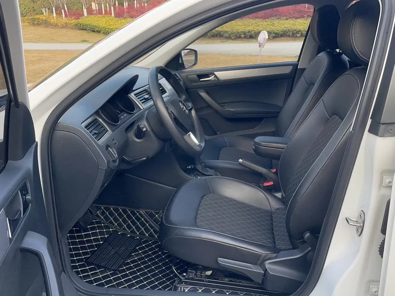 Skoda Rapid Spaceback 2019 Restyling 1.5L Automatic Comfort Version China V interior photo 18