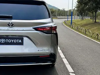 Toyota Sienna 2024 Double moteur 2.5L Version distinguée à quatre roues motrices extérieur photo 8 Toyota Sienna 2024 Double moteur 2.5L Version distinguée à quatre roues motrices extérieur photo 8