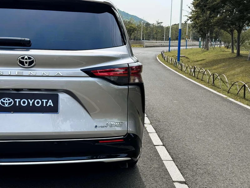 Toyota Sienna 2024 Double moteur 2.5L Version distinguée à quatre roues motrices extérieur photo 8 Toyota Sienna 2024 Double moteur 2.5L Version distinguée à quatre roues motrices extérieur photo 8
