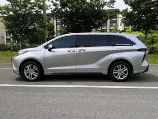 Toyota Sienna 2024 Double moteur 2.5L Version distinguée à quatre roues motrices intérieur photo 17 Toyota Sienna 2024 Double moteur 2.5L Version distinguée à quatre roues motrices intérieur photo 17