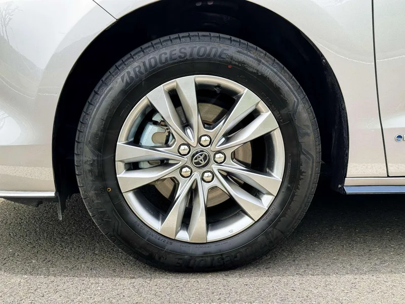 Toyota Sienna 2024 Double moteur 2.5L Version distinguée à quatre roues motrices intérieur photo 18 Toyota Sienna 2024 Double moteur 2.5L Version distinguée à quatre roues motrices intérieur photo 18