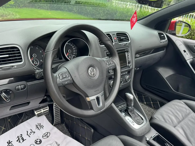 Volkswagen Golf 2012 1.4TSI Deluxe Convertible Edition interior photo 9 Volkswagen Golf 2012 1.4TSI Deluxe Convertible Edition interior photo 9
