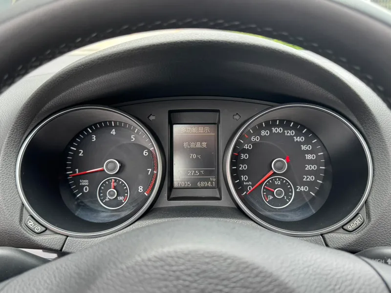 Volkswagen Golf 2012 1.4TSI Deluxe Convertible Edition interior photo 10 Volkswagen Golf 2012 1.4TSI Deluxe Convertible Edition interior photo 10