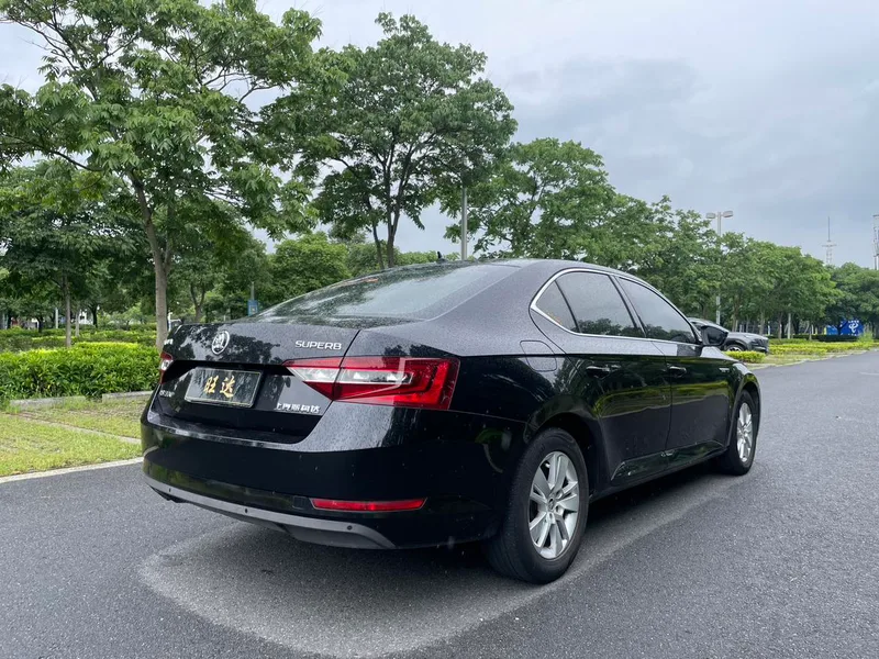 Skoda Superb 2016 TSI330 DSG Line Creation Edition exterior photo 7 Skoda Superb 2016 TSI330 DSG Line Creation Edition exterior photo 7