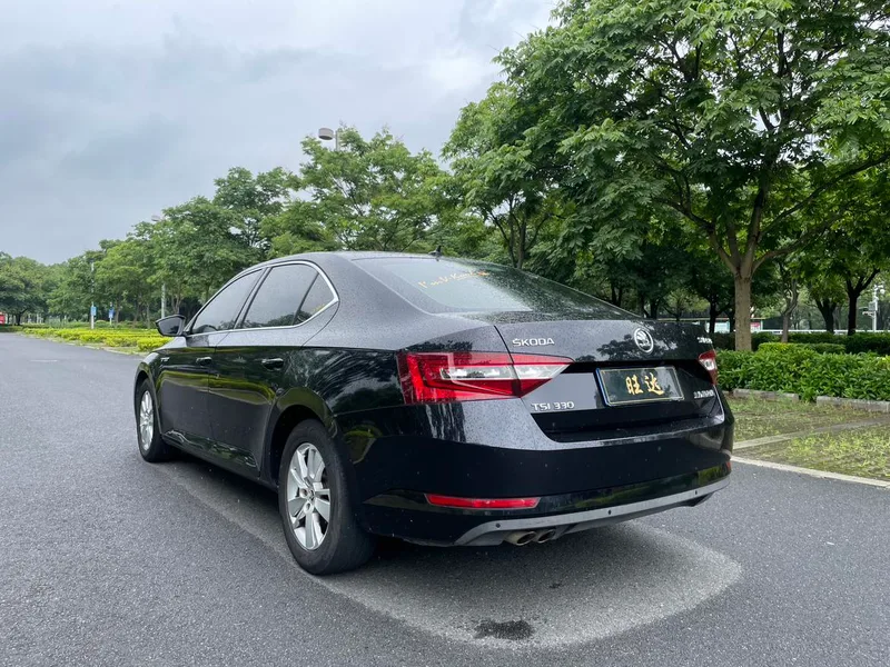 Skoda Superb 2016 TSI330 DSG Line Creation Edition interior photo 9 Skoda Superb 2016 TSI330 DSG Line Creation Edition interior photo 9