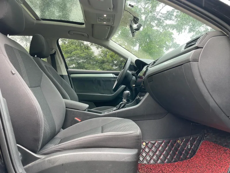 Skoda Superb 2016 TSI330 DSG Line Creation Edition interior photo 12 Skoda Superb 2016 TSI330 DSG Line Creation Edition interior photo 12