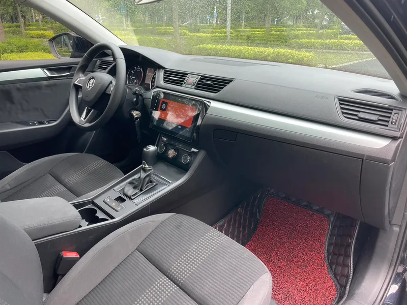 Skoda Superb 2016 TSI330 DSG Line Creation Edition interior photo 13 Skoda Superb 2016 TSI330 DSG Line Creation Edition interior photo 13