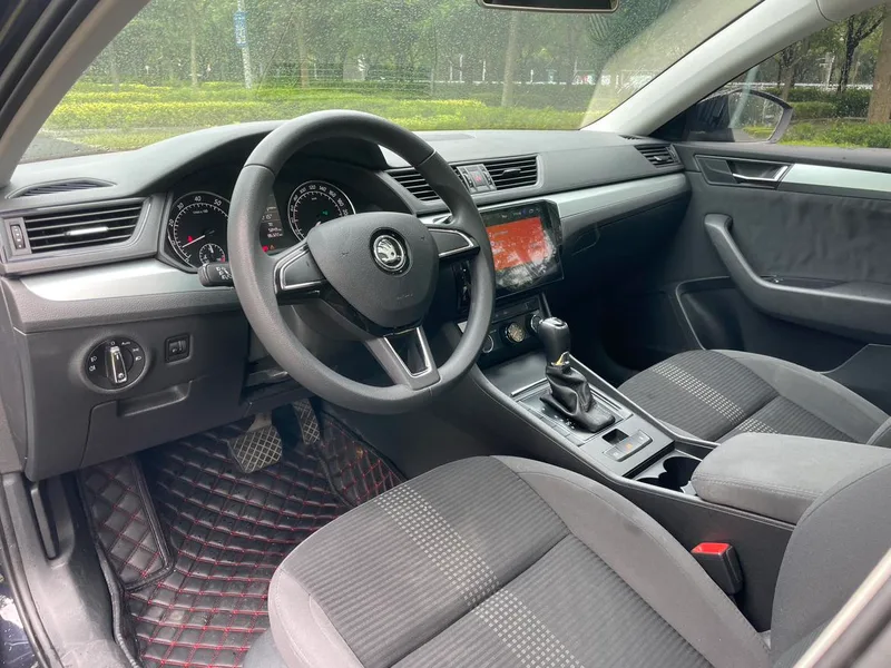 Skoda Superb 2016 TSI330 DSG Line Creation Edition interior photo 14 Skoda Superb 2016 TSI330 DSG Line Creation Edition interior photo 14