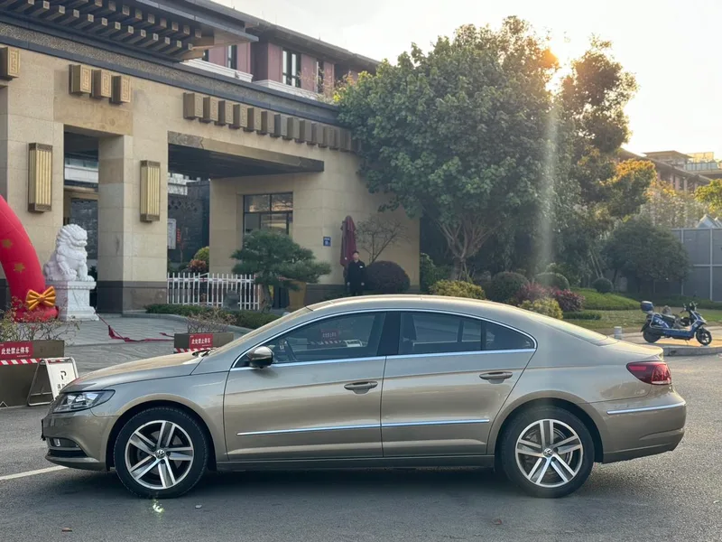 Volkswagen CC 2016 1.8TSI Premium Trim interior photo 15 Volkswagen CC 2016 1.8TSI Premium Trim interior photo 15