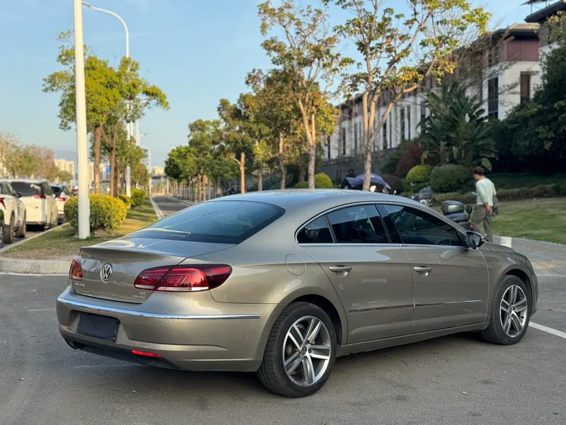 Volkswagen CC 2016 1.8TSI Premium Trim interior photo 16 Volkswagen CC 2016 1.8TSI Premium Trim interior photo 16