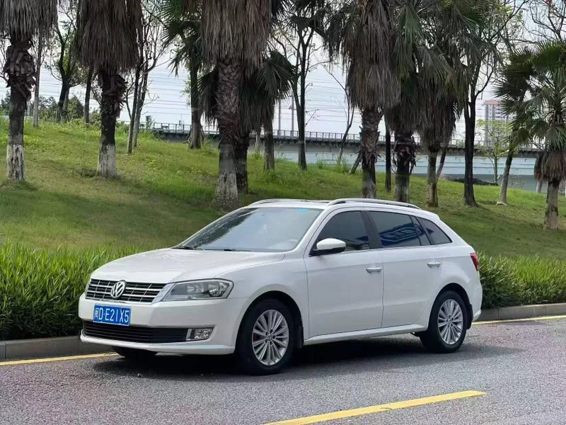 Volkswagen Gran Lavida 2013 1.6L Automatic Comfort Type exterior photo 2 Volkswagen Gran Lavida 2013 1.6L Automatic Comfort Type exterior photo 2