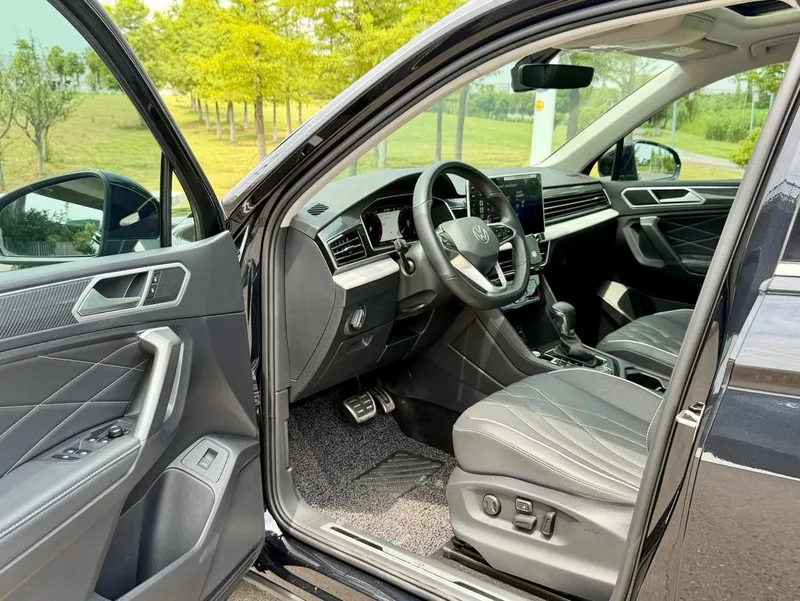 Volkswagen Tiguan L 2022 380TSI Automatic four-wheel drive R-Line Enjoy more version 7 seat exterior photo 4 Volkswagen Tiguan L 2022 380TSI Automatic four-wheel drive R-Line Enjoy more version 7 seat exterior photo 4