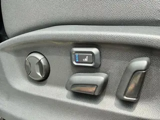 Volkswagen Tiguan L 2022 380TSI Automatic four-wheel drive R-Line Enjoy more version 7 seat interior photo 12 Volkswagen Tiguan L 2022 380TSI Automatic four-wheel drive R-Line Enjoy more version 7 seat interior photo 12