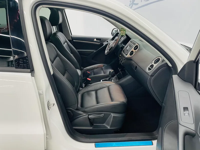 Volkswagen Tiguan 2016 280TSI Automatic Two-Drive Silk Road Comfort Edition interior photo 12 Volkswagen Tiguan 2016 280TSI Automatic Two-Drive Silk Road Comfort Edition interior photo 12