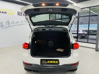Volkswagen Tiguan 2016 280TSI Automatic Two-Drive Silk Road Comfort Edition interior photo 14 Volkswagen Tiguan 2016 280TSI Automatic Two-Drive Silk Road Comfort Edition interior photo 14