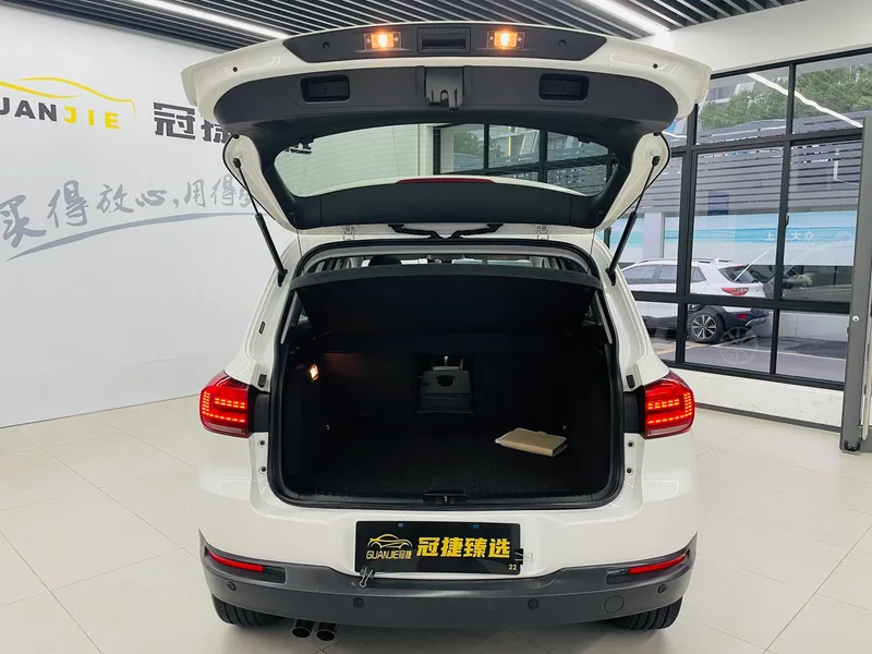 Volkswagen Tiguan 2016 280TSI Automatic Two-Drive Silk Road Comfort Edition interior photo 14 Volkswagen Tiguan 2016 280TSI Automatic Two-Drive Silk Road Comfort Edition interior photo 14