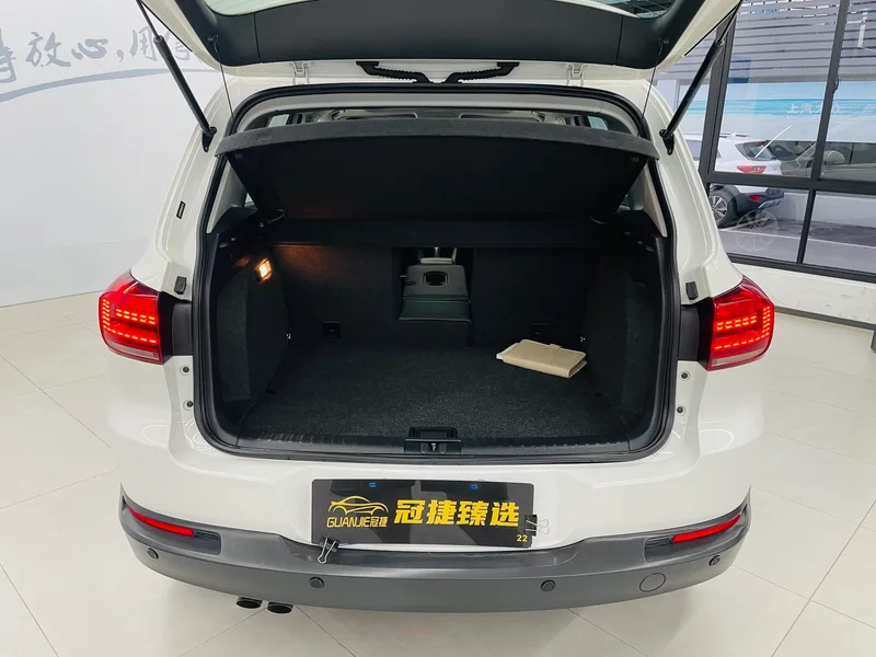 Volkswagen Tiguan 2016 280TSI Automatic Two-Drive Silk Road Comfort Edition interior photo 15 Volkswagen Tiguan 2016 280TSI Automatic Two-Drive Silk Road Comfort Edition interior photo 15