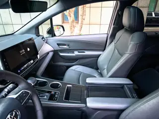 Toyota Sienna 2024 Dual Power 2.5L Four-wheel drive Premium Edition interior photo 12 Toyota Sienna 2024 Dual Power 2.5L Four-wheel drive Premium Edition interior photo 12