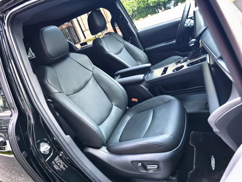 Toyota Sienna 2024 Dual Power 2.5L Four-wheel drive Premium Edition interior photo 14 Toyota Sienna 2024 Dual Power 2.5L Four-wheel drive Premium Edition interior photo 14